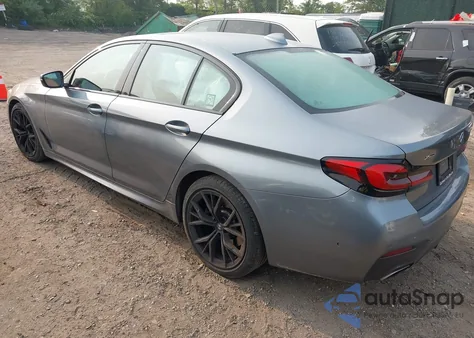 2021 BMW 530I xDrive z USA, uszkodzony, nr VIN WBA13BJ03MWX10421